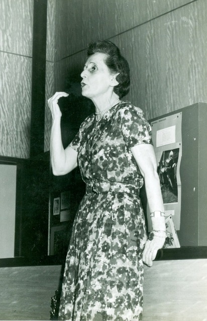 Foto de Doctora María Teresa Freyre de Andrade, primera directora de la BNJM después de 1959. Maestra de generaciones de bibliotecarios, profesional insigne de la Bibliotecología cubana. 